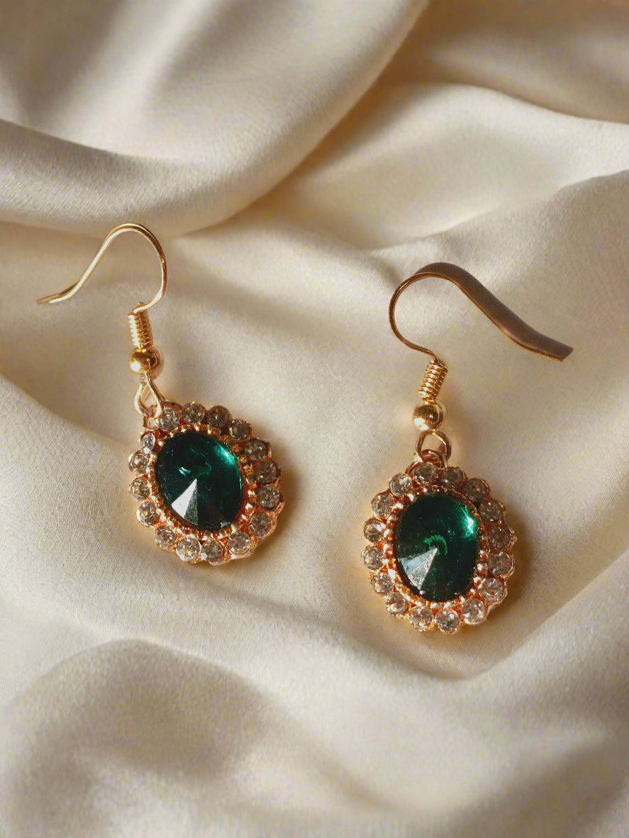 Elegant Emerald Green Choker
